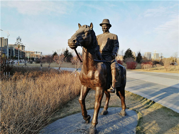 廣場(chǎng)銅像圖片.jpg 廣場(chǎng)銅像圖片.jpg